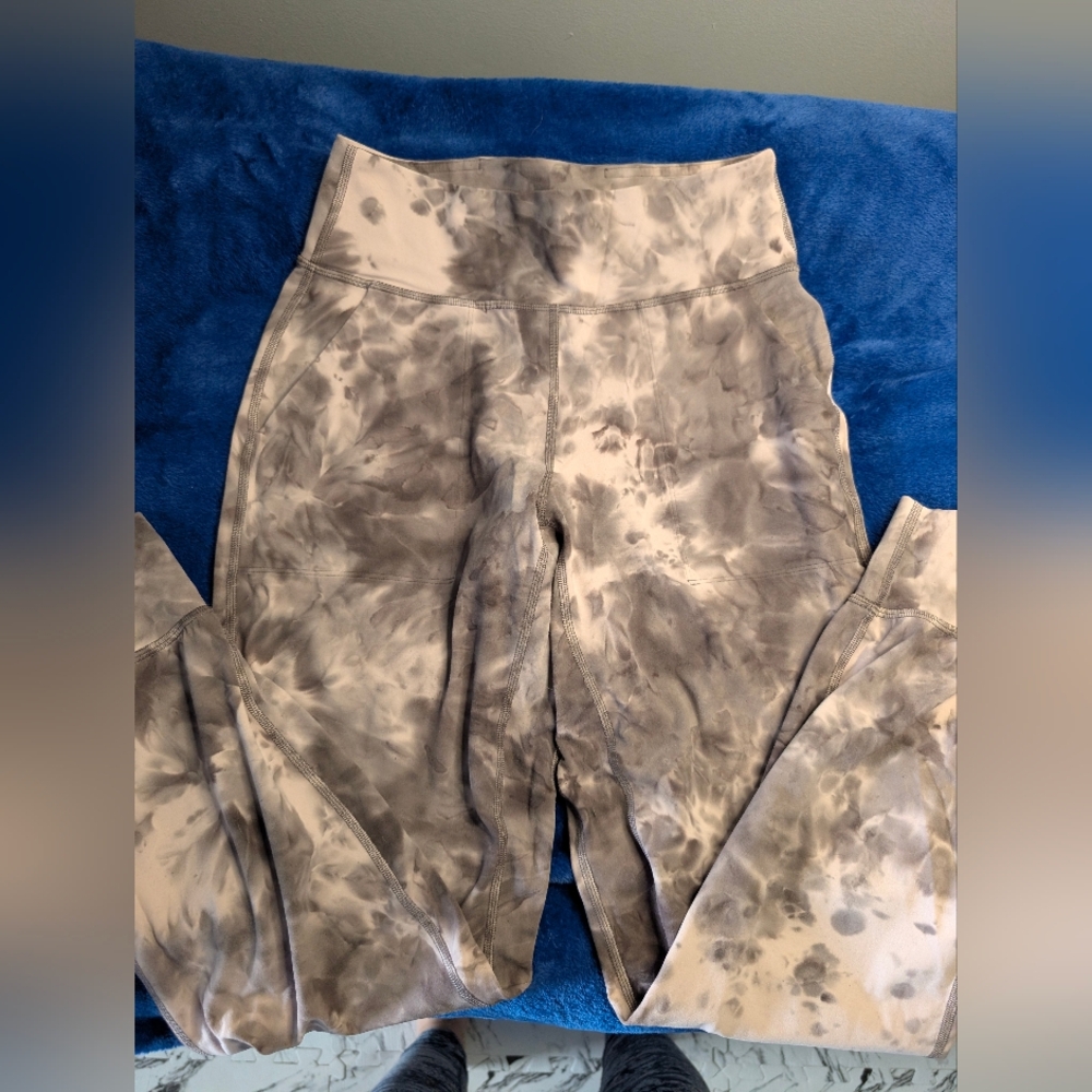 Tie-Dye Lululemon Align 6 High-Waisted Leggings